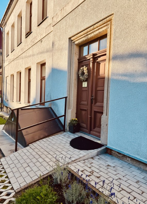 Nové zábradlí u knihovny 